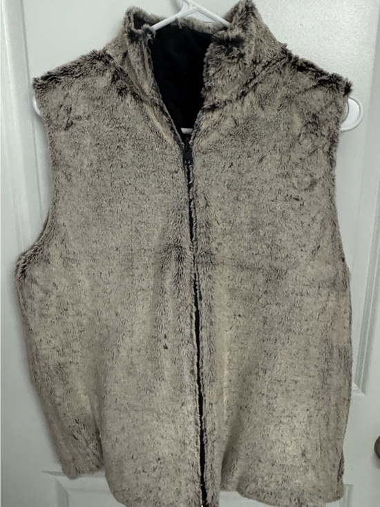 Jackets & Blazers - Cozy Faux Fur Sleeveless Vest in Light Taupe